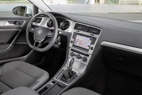 Volkswagen Golf TSI BlueMotion 2015 - First Drive | Eurekar