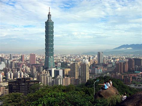 File:Taipei 101 from afar.jpg - Wikimedia Commons