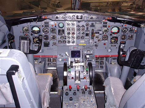 Cockpit of a 737-200 : r/cockpits