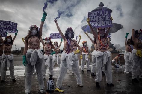 Paris : une manifestation féministe s'achève par des heurts avec la police