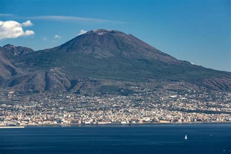 Hiking Mount Vesuvius | ITALY Magazine