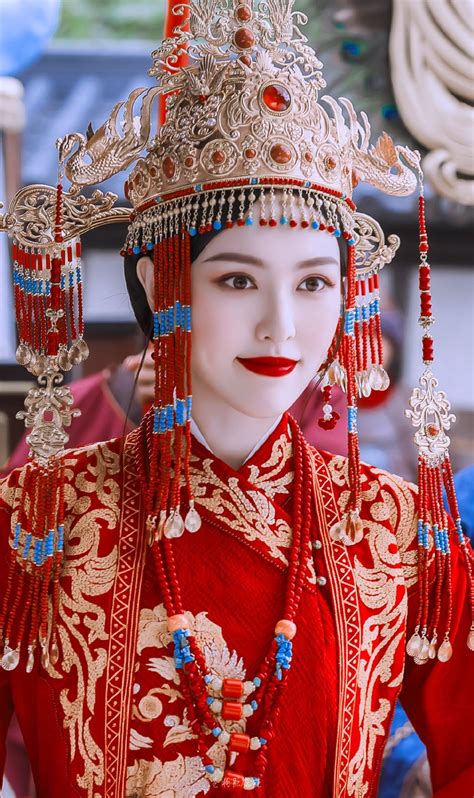 Chinese Wedding Dress Traditional, Chinese Style, Winter Color Palette, Winter Colors, Tiffany ...