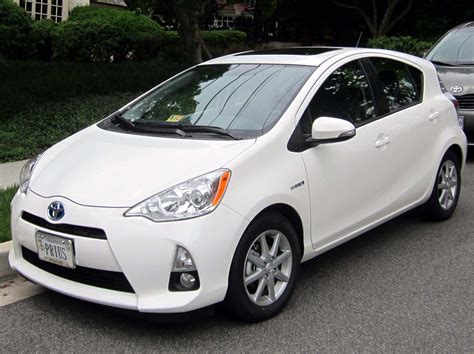 Toyota Prius c - Information and photos - MOMENTcar