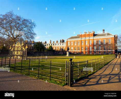 Kensington Palace in Kensington Gardens - London, England Stock Photo - Alamy