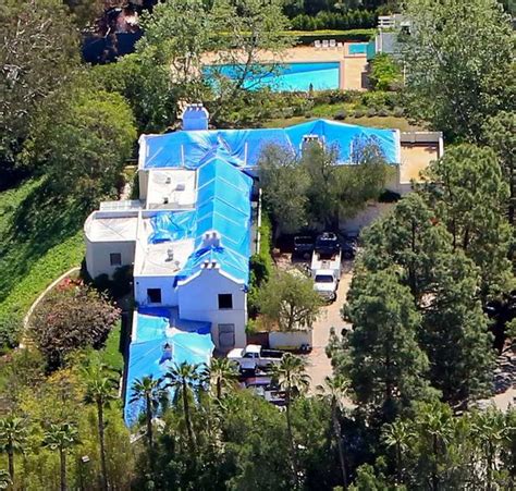 Taylor Swift begins renovations on her swanky $27m mansion in Beverly Hills - Mirror Online