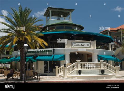 COCO WALK SHOPPING MALL COCONUT GROVE MIAMI FLORIDA USA Stock Photo - Alamy