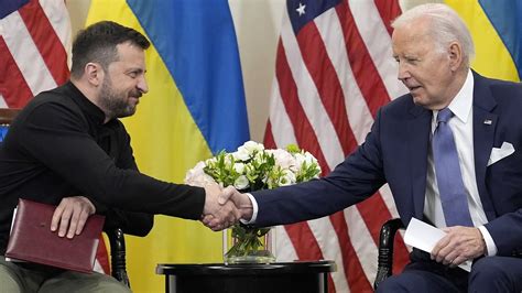 Biden announces new Ukraine aid package during Zelenskyy meeting in Paris