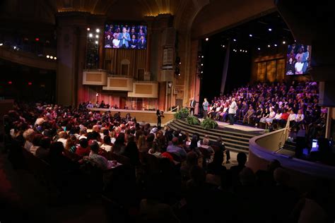 Sunday at Brooklyn Tabernacle - Phillips Craig and Dean