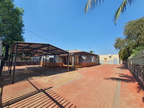 5 Bedroom House for sale in Pretoria North - P24-113691899