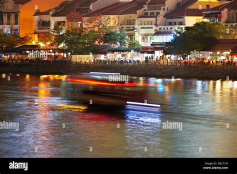 Singapore River and Boat Quay illuminated at night. Singapore Stock ...