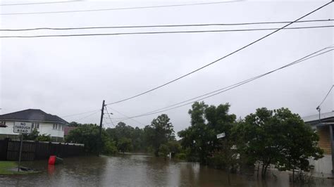 Seven dead as Qld braces for flood peaks | Country News