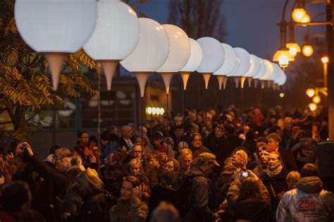 Germany marks 25th anniversary of the fall of Berlin Wall | PBS News Weekend