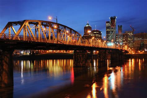 Hawthorne Bridge by Tom Schwabel