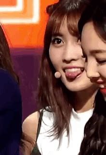 Twice Momo GIFs | Tenor