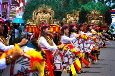 Sejarah dan Makna Tari Reog Ponorogo - Sering Jalan