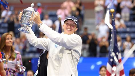 Iga Swiatek is WTA Player of Year; David Witt, Coach of Year - ESPN