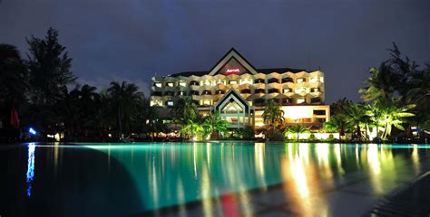 Miri Marriott evening poolside Marriott Resorts, South China Sea ...