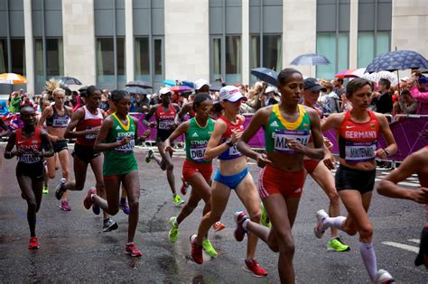 File:Women's Marathon London 2012 006.jpg - Wikimedia Commons