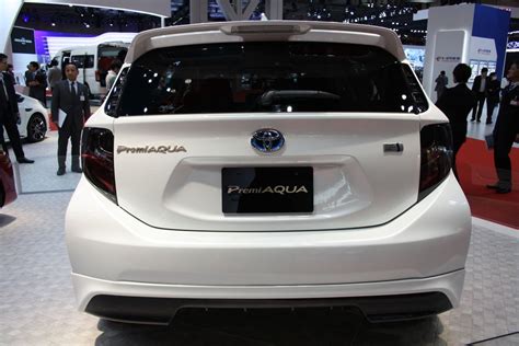 Toyota Premi Aqua rear