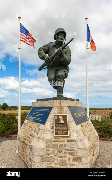 Statue of Maj. Richard Winters, who led paratroopers from Company E ...