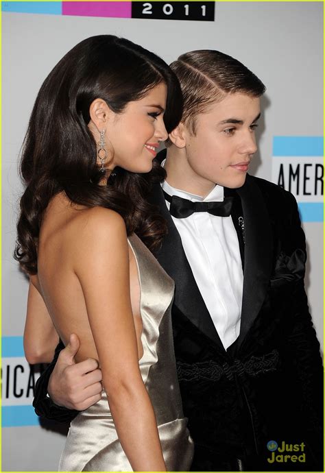 Selena Gomez & Justin Bieber: American Music Awards 2011 - Justin ...