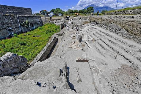 Archaeologists find street of balconies in Italy's Pompeii | Daily Mail Online