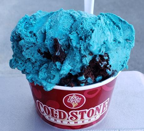On Second Scoop: Ice Cream Reviews: Cold Stone Creamery Blue Velvet Cake Ice Cream