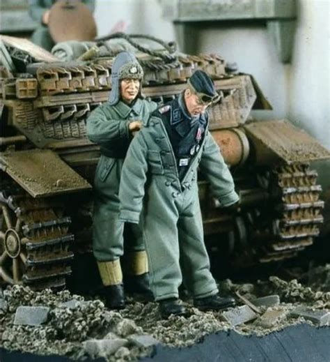 Scale Models 1/35 WW2 German tank crews dressed Figure Resin Model Kit Free Shipping-in Model ...