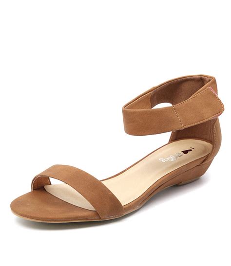 Must-have Monday | Tan Sandals - Pretty Chuffed