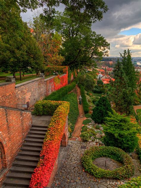 Traveler Guide: Gardens of Prague Castle