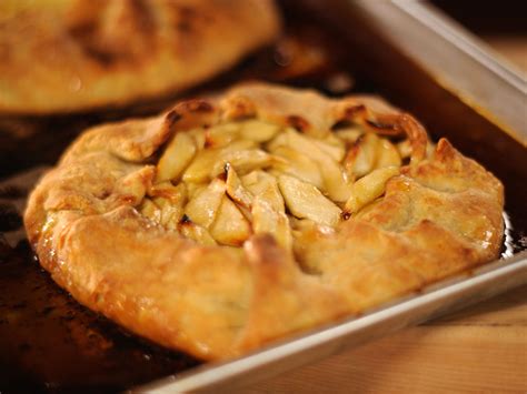 Flat Apple Pie with Perfect Pie Crust | Recipe | Perfect pies, Ree ...