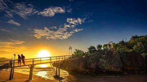 5 Pantai di Gunungkidul yang Bisa Jadi Pilihan Wisata saat Libur ...