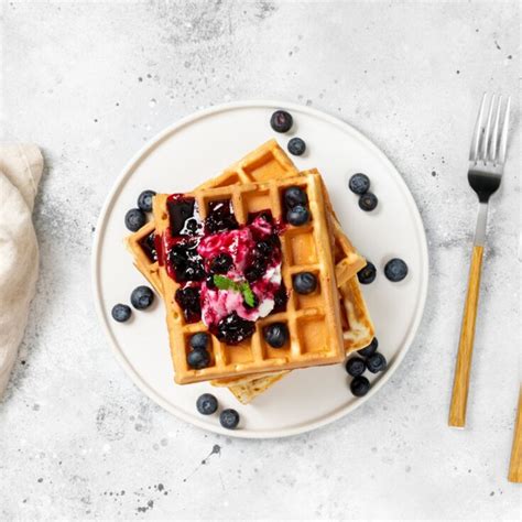 33 BEST Waffle Toppings: Sweet & Savory Ideas 🧇