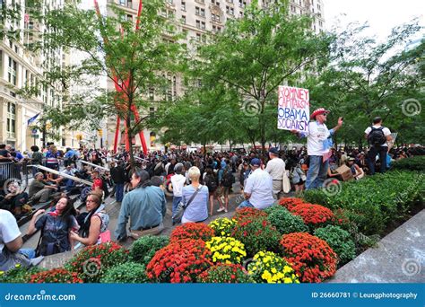 Occupy Wall Street Protest in Zuccotti Park Editorial Photo - Image of movement, respect: 26660781