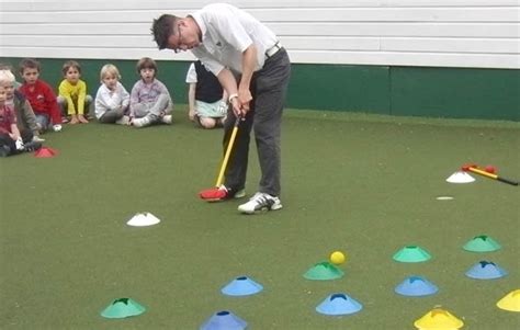 Golf Lessons for Kids - World of Golf : World of Golf London