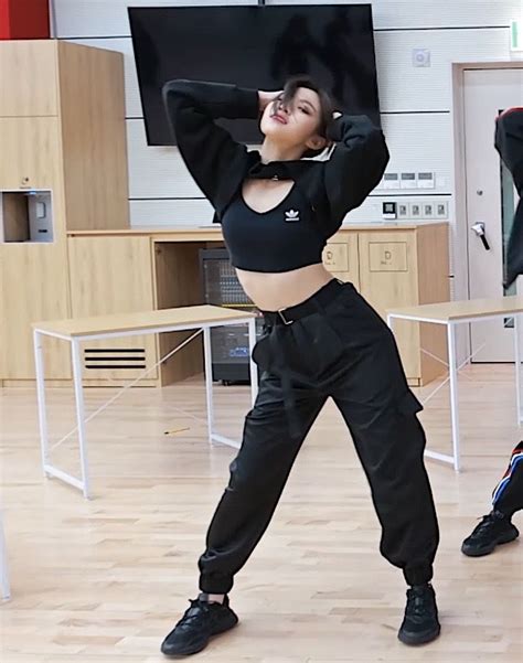 Ryujin itzy | Practice outfits, Dance style outfits, Dance outfits practice