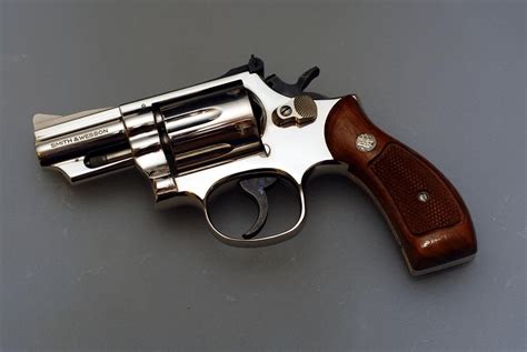 44 Magnum Snub Nose Smith And Wesson : Top 13 Snub-Nose Revolvers : Truthfully the.44 special ...