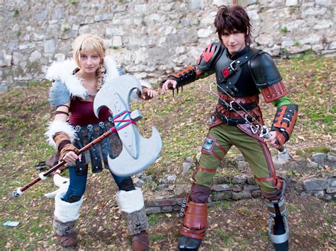 Hiccup and Astrid COSPLAY - Fight! by AlexanDrake89 on DeviantArt