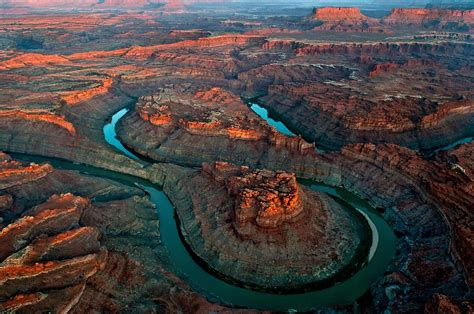 Explore the Stunning Canyons of Canyonlands, Utah