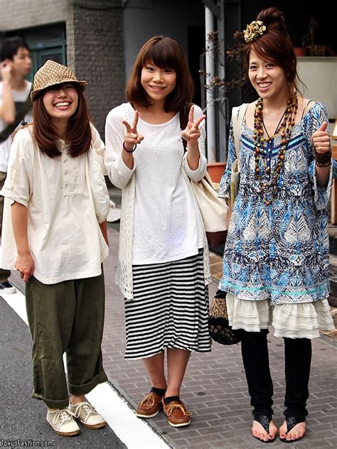 Cute Fashion & Smiley Girls x3 In Harajuku