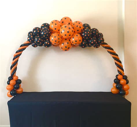 Cute Halloween Balloon Arch, perfect for the treat table at your party! | Halloween balloons ...