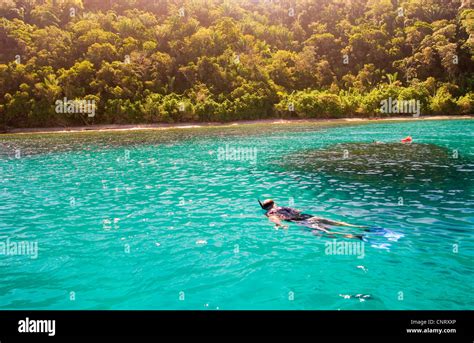 Snorkeling spot off the coast of Cochino Grande, in the Cayos Cochinos ...