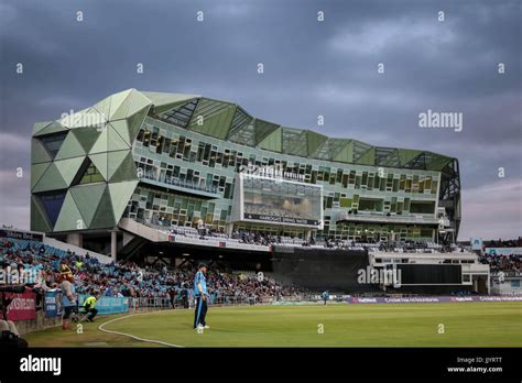 Headingley cricket ground hi-res stock photography and images - Alamy