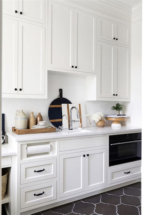 10+ White Shaker Cabinets With Black Hardware – HomeDecorish