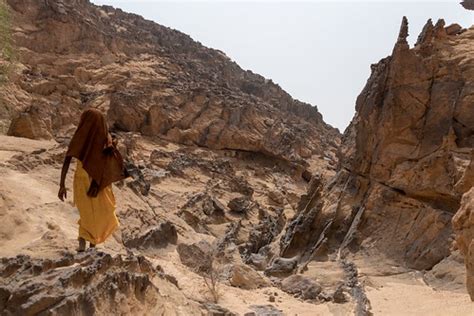 Girl walking within the Ennedi sandstone, Chad | Valerian Guillot | Flickr