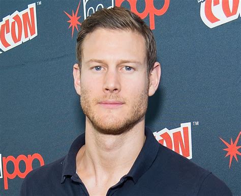 sadaka tabanca Kaprisli tom hopper actor dizginler şecere üslup