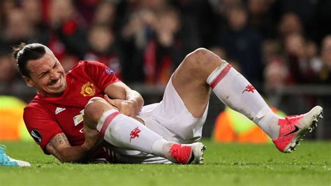 Manchester United's Zlatan Ibrahimovic likely out until at least January with knee injury ...