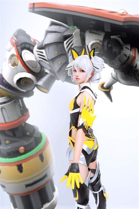 Chiêm ngưỡng bộ ảnh cosplay Bronya Zaychik trong Honkai Impact 3