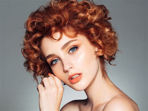 Discover more than 80 curly hairstyles for oblong faces - vova.edu.vn