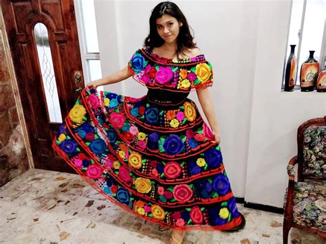 Traditional Mexican Dress from Chiapas : pics Traditional Mexican Dress ...